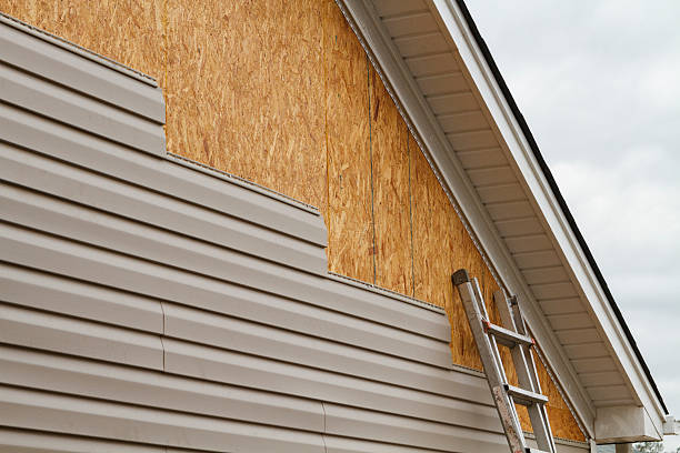 Professional Emergency Siding Repair technician working in Hicksville, NY
